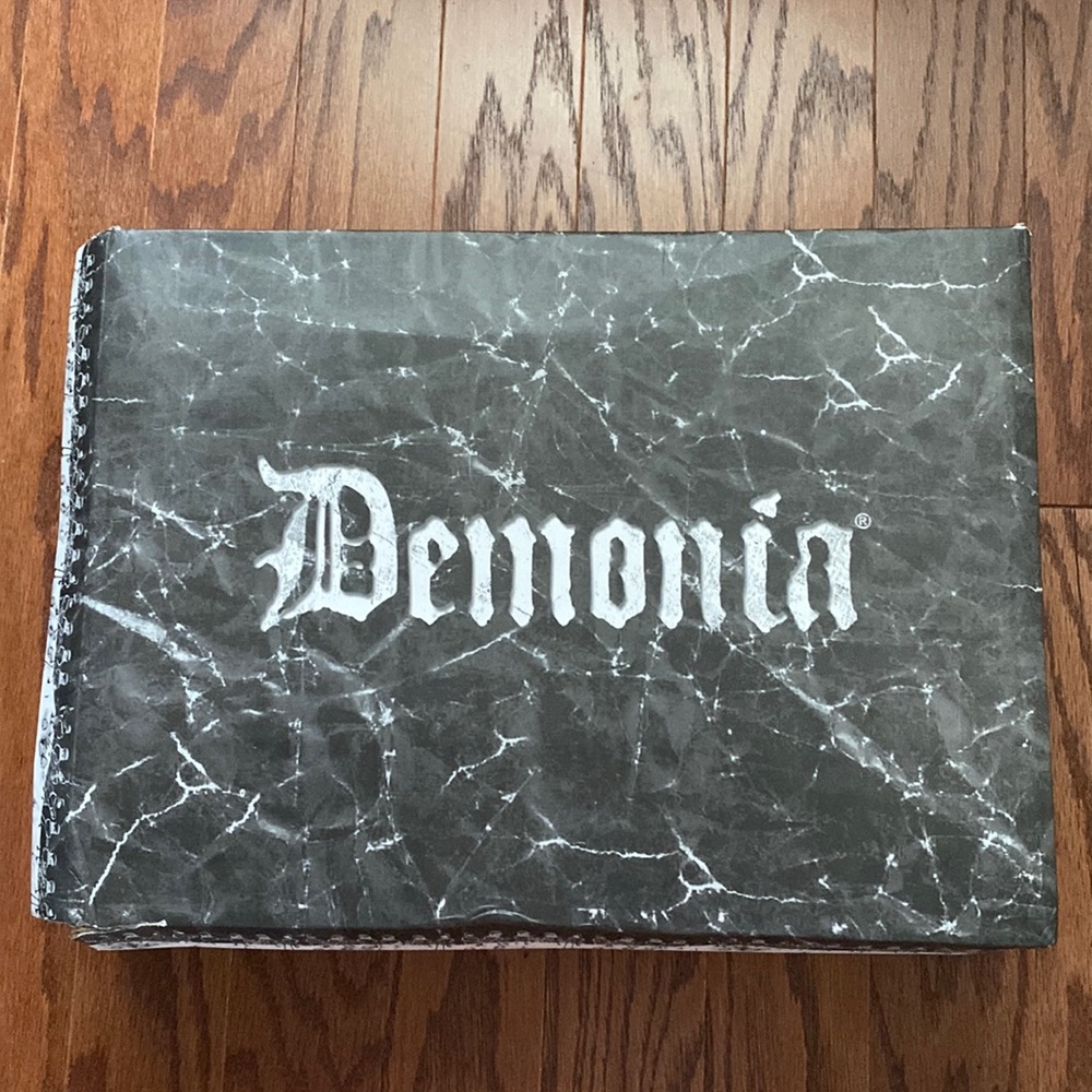 Heart strap demonias